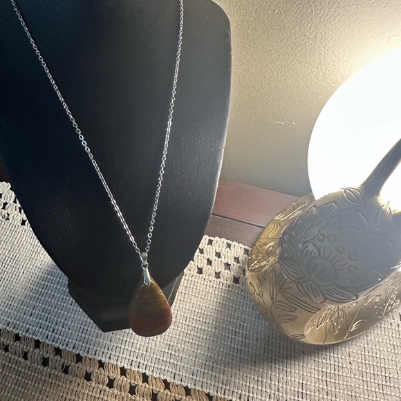 Warring State Agate Pendant Necklace - Picture 7 of 9